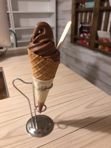 熊谷(埼玉県)にある【おふろcafé bivouac(ビバーク) cafe outgress】で食べるアイスうめ～。温泉入った後だから二倍うめ～